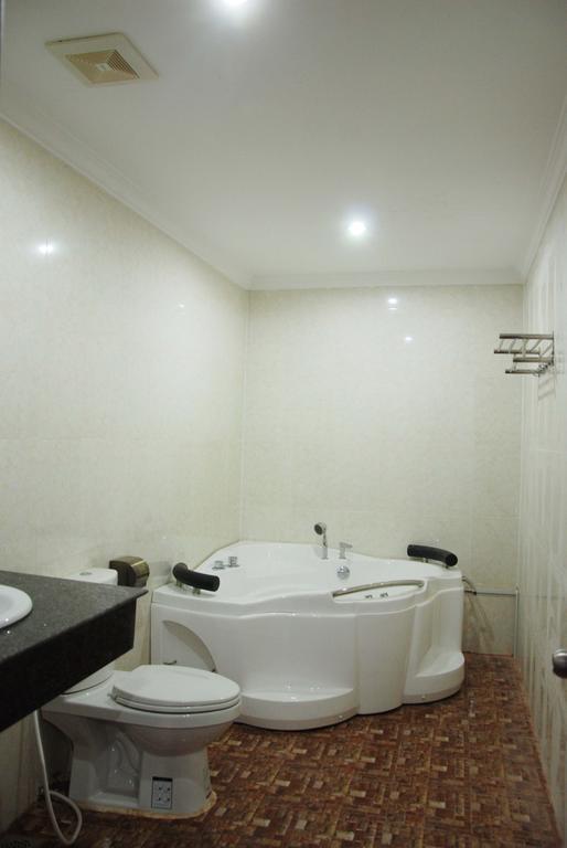 Emerald Bb Battambang Hotel Zewnętrze zdjęcie