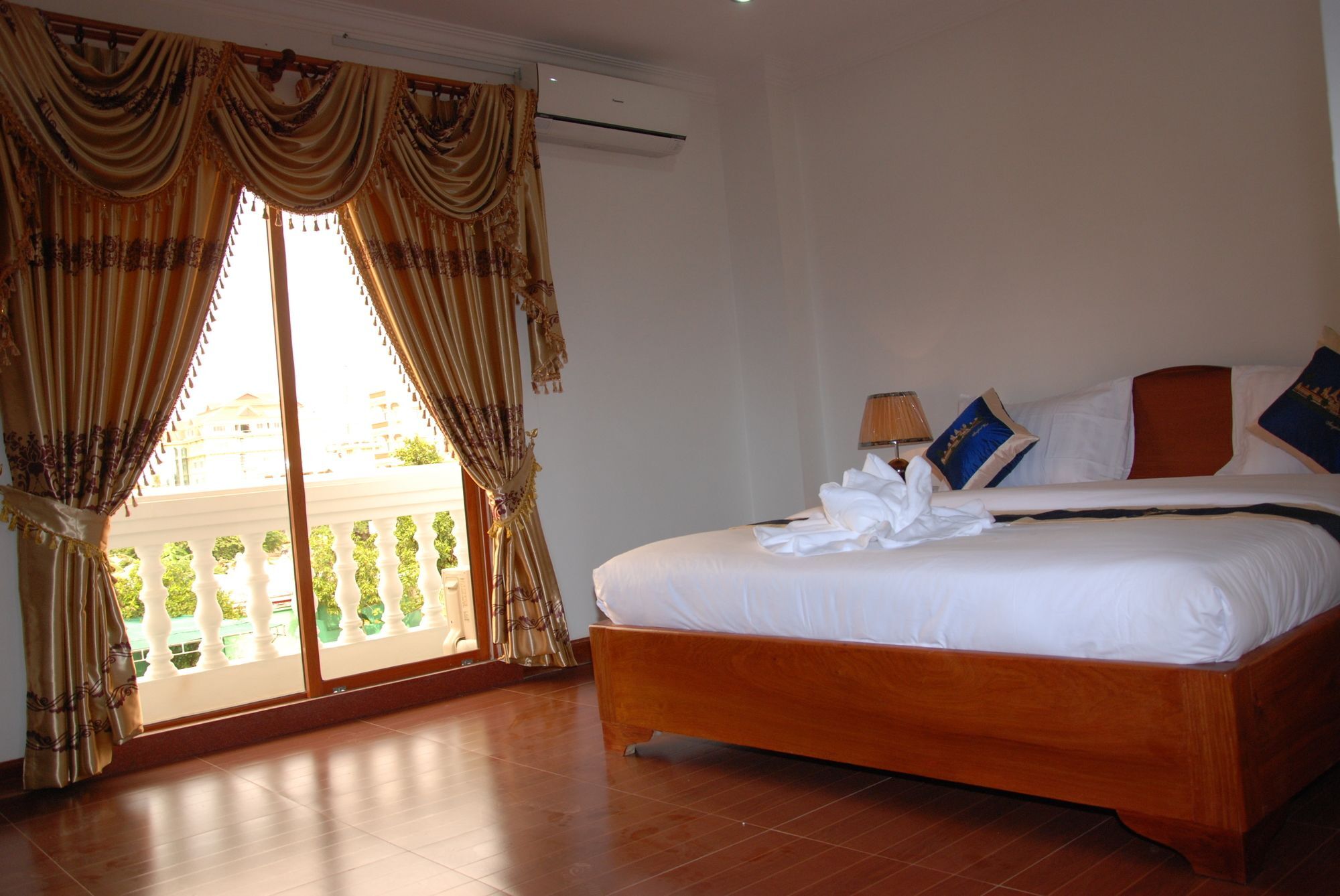 Emerald Bb Battambang Hotel Zewnętrze zdjęcie
